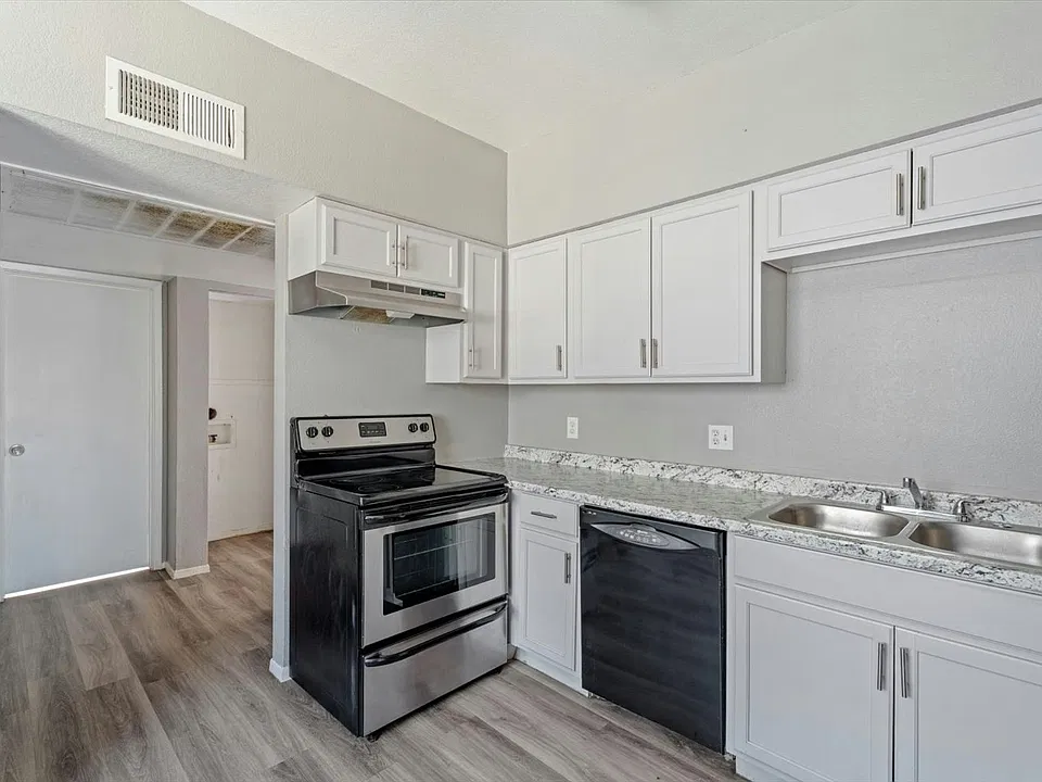 2814 E Marconi Ave #203