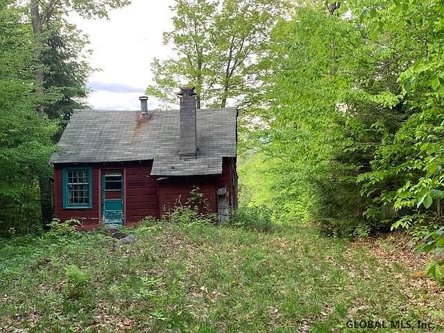 2nd image of 600 Horseshoe Pond Rd