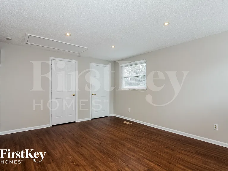 9512 Robert Burns Ct — Photo 10