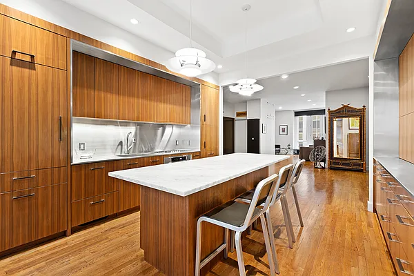 Sold by Compass | media 7