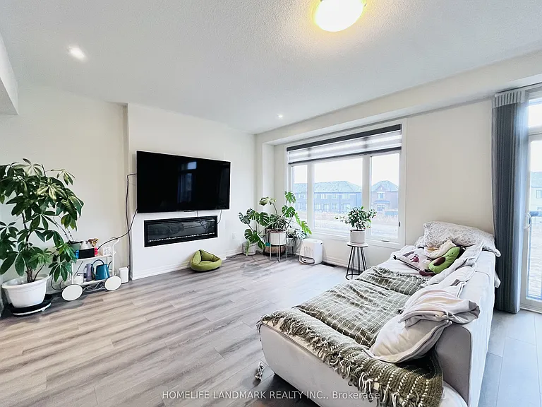 1057 Cameo St — Photo 4