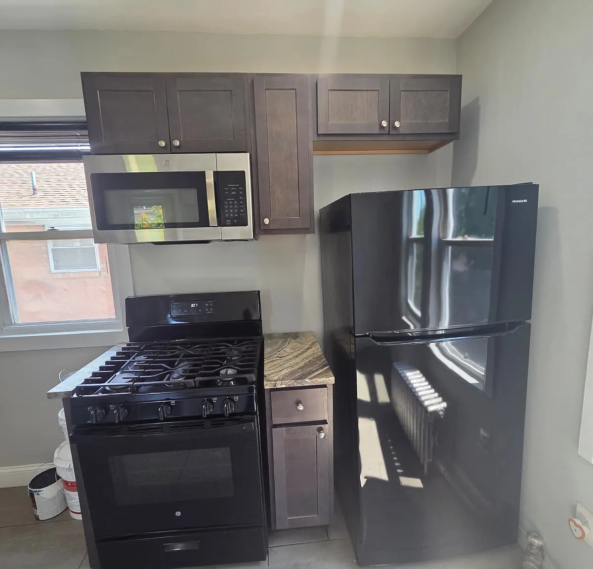 3 bed, $2,200 — Photo 2