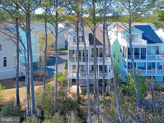 2nd image of 32570 Heron Cir #9