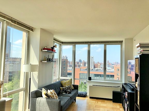 4th image of 1510 Lexington Ave APT 15