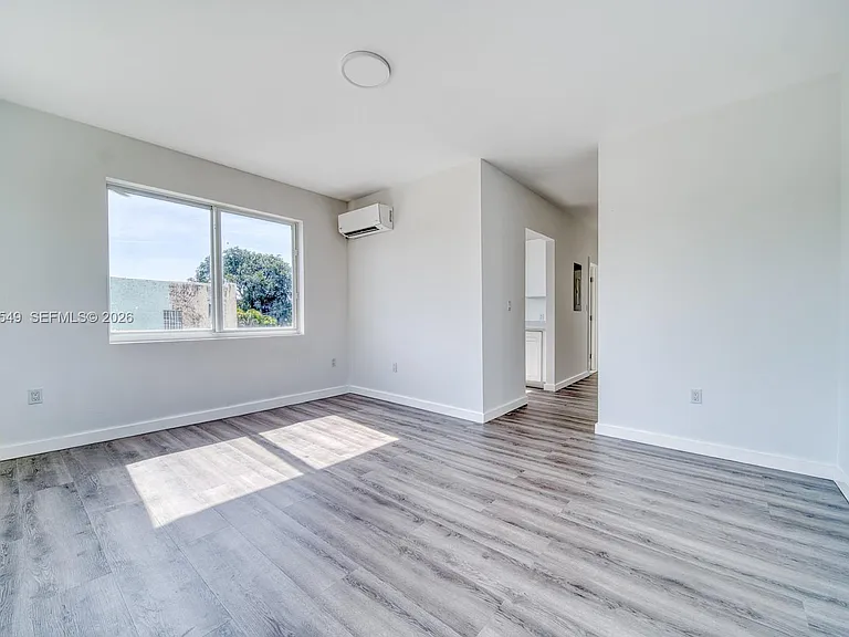 2352 SW 5th St #5 — Photo 9