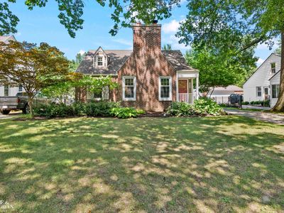 1022 Hampton Rd, Grosse Pointe Woods, MI, 48236
