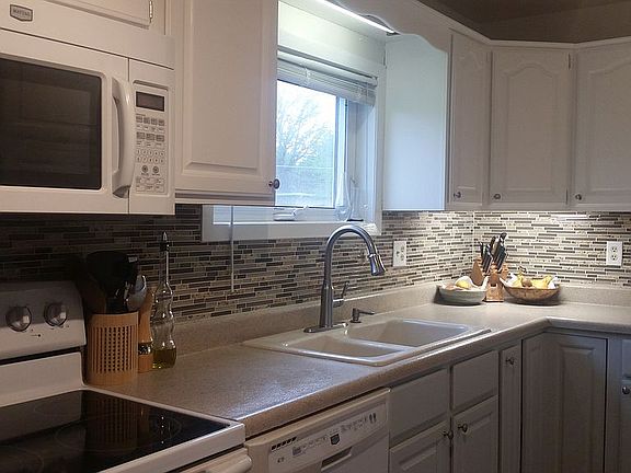 2nd image of 804 Blackhawk St