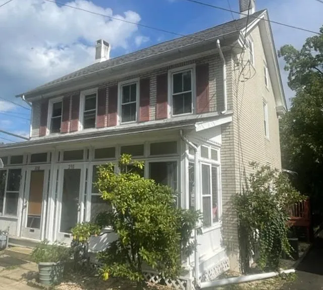 230 W Ashland St — Photo 1