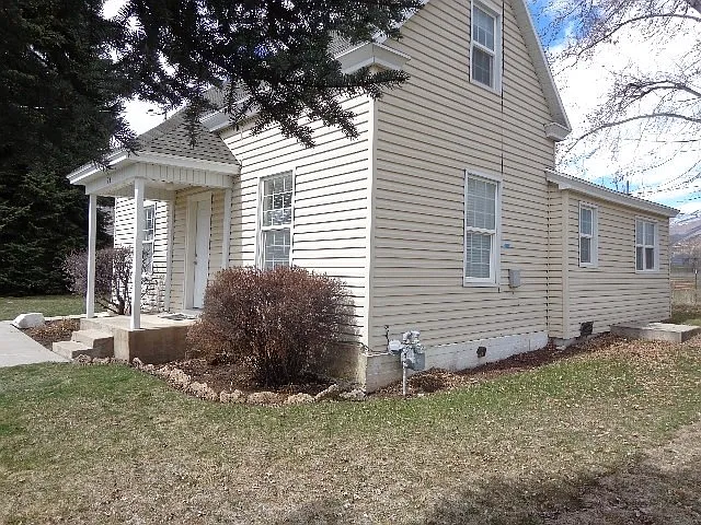 94 W 250 N — Photo 3