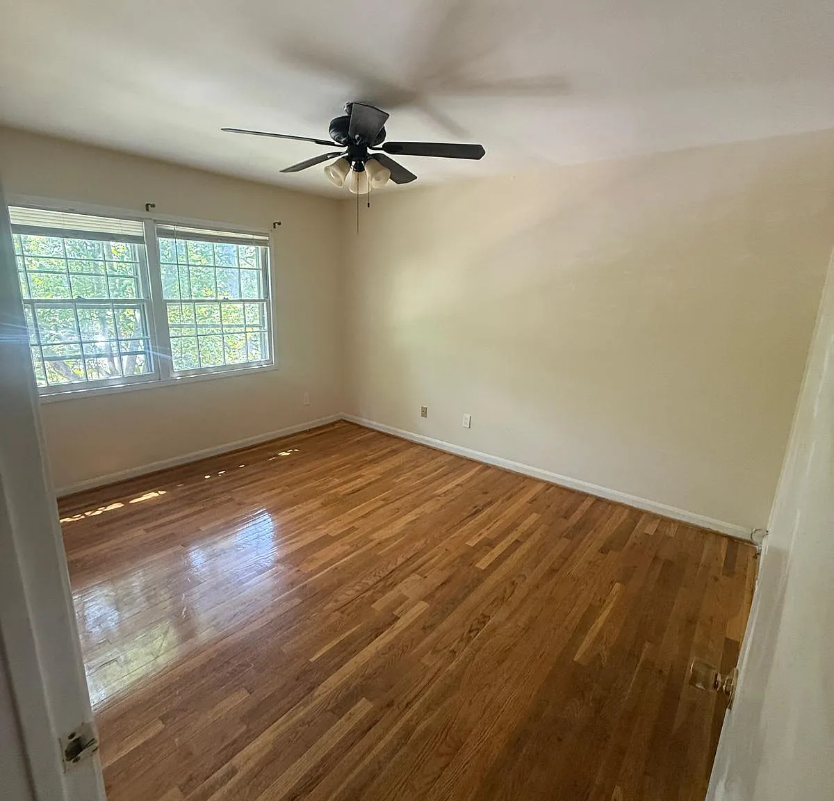 4 bed, 2800 sqft, $900 — Photo 3