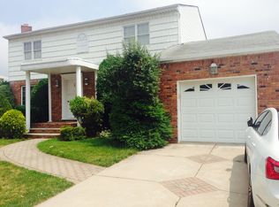 28 Lundi Ct, Staten Island, NY 10314