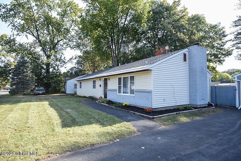 3rd image of 516 Clayton Road