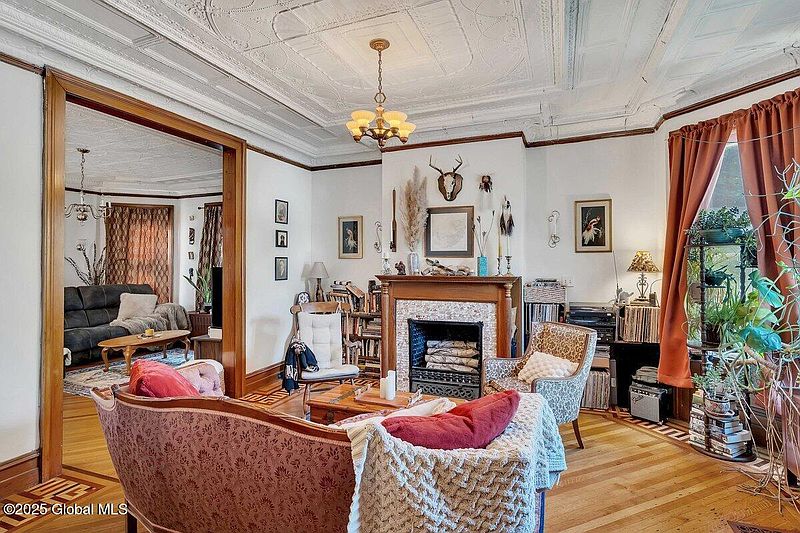 4th image of 23 N Perry Street