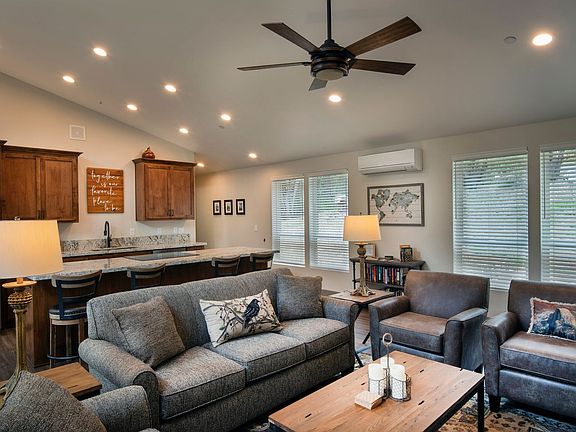 2nd image of 2643 Mariposa Ave #Id1247998p