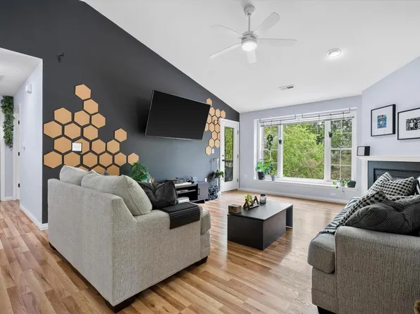 6180 Walnut LANE #82, Cudahy, WI 53110