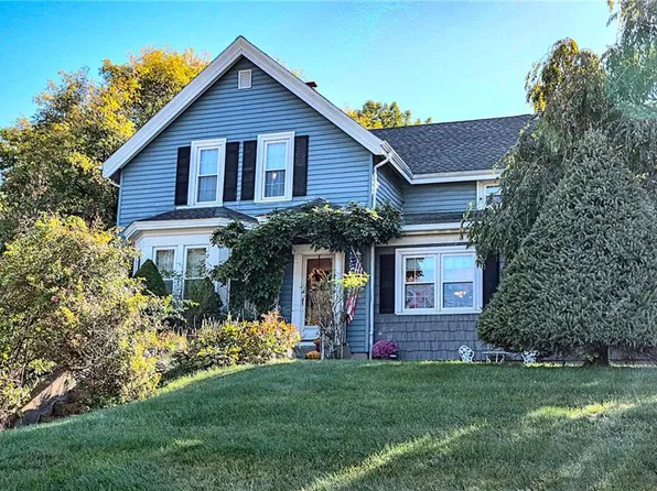 1502 Mendon Rd, Woonsocket, RI 02895