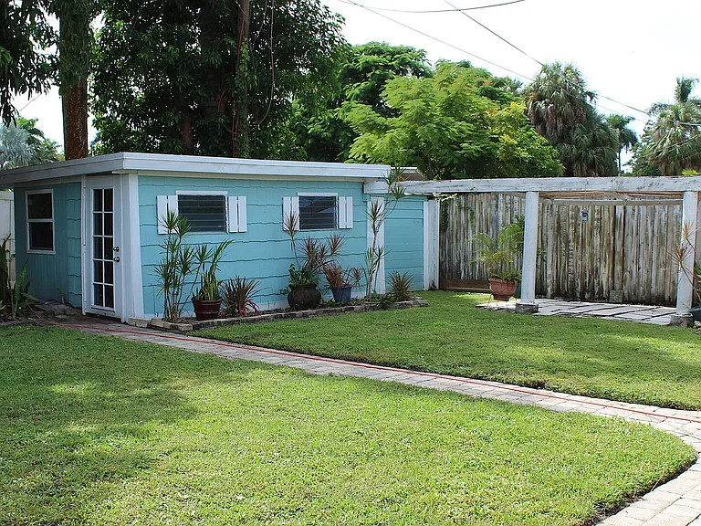 E Riverside Dr — Photo 31