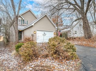 1414 S Hospital Rd, Waterford, MI 48327