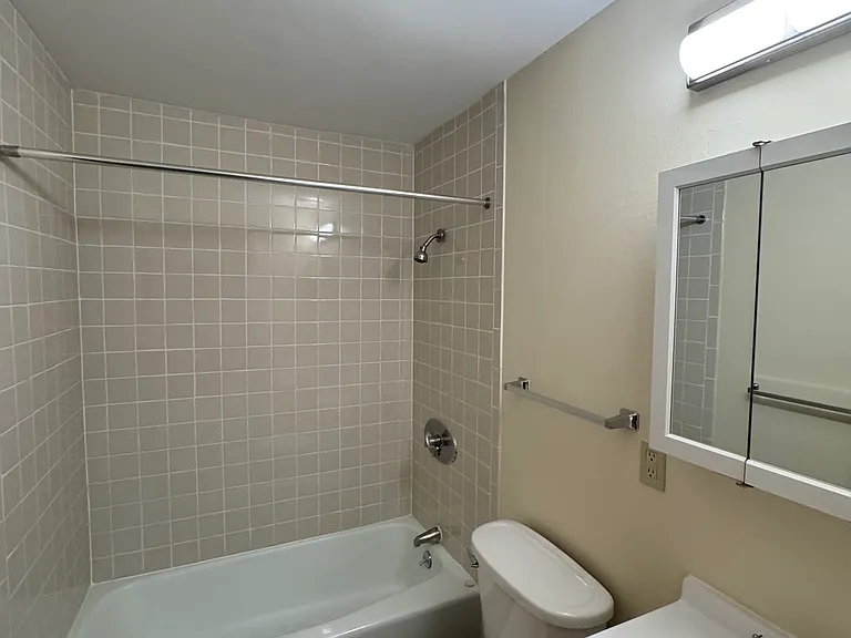 21 Franklin St #13 — Photo 9