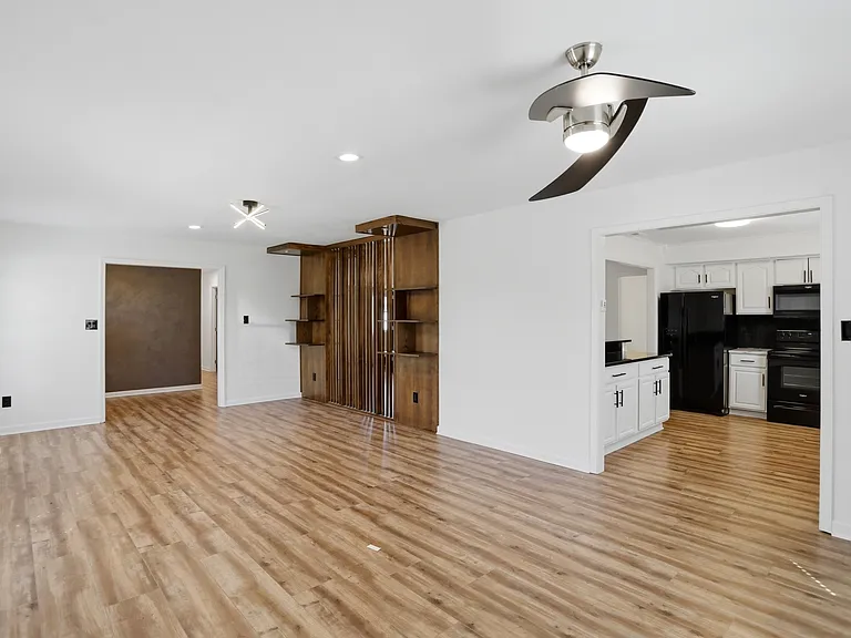 512 Lexington Blvd — Photo 5