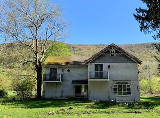 106 E Main St, Stockbridge, MA 01262