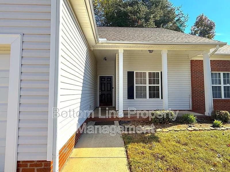 3 bed, 2.0 bath, 1559 sqft, $1,995 — Photo 2