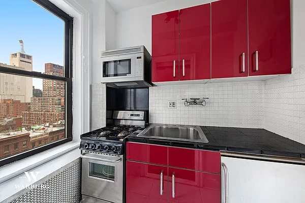 Sold by Warburg | media 10