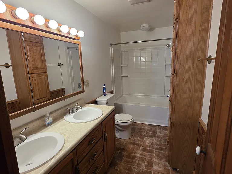 122 W Broadway St #1 — Photo 7