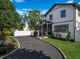 2 Polo St, Dix Hills, NY 11746