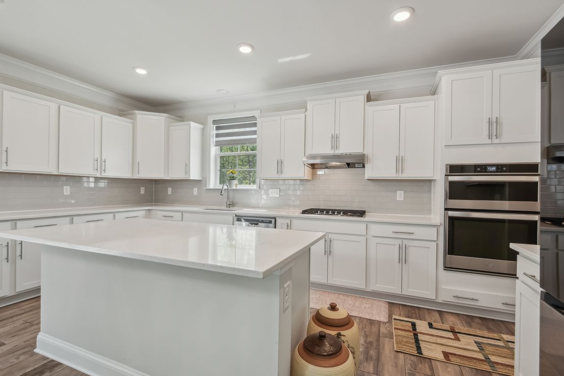 209 Elm St-0405-018.jpg