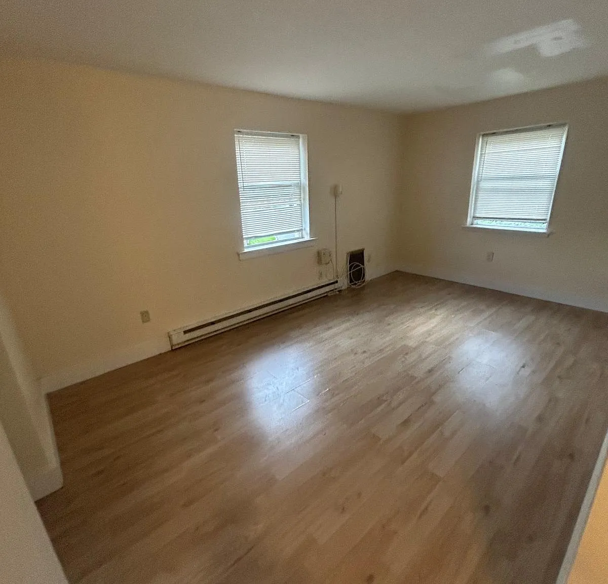 1 bed, 900 sqft, $1,200 — Photo 3