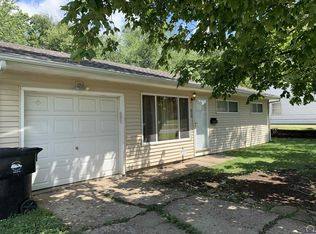 516 SE 37th St, Topeka, KS 66605