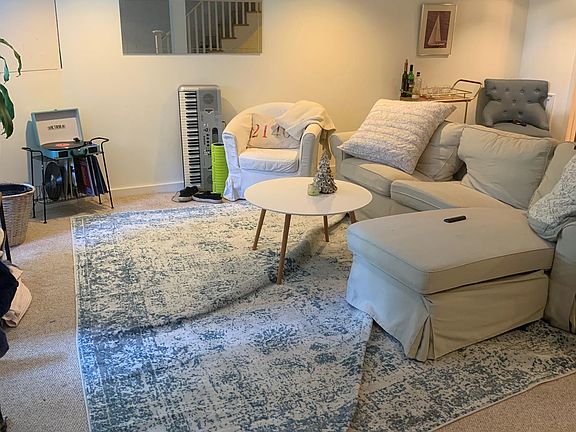 Living room fr front door