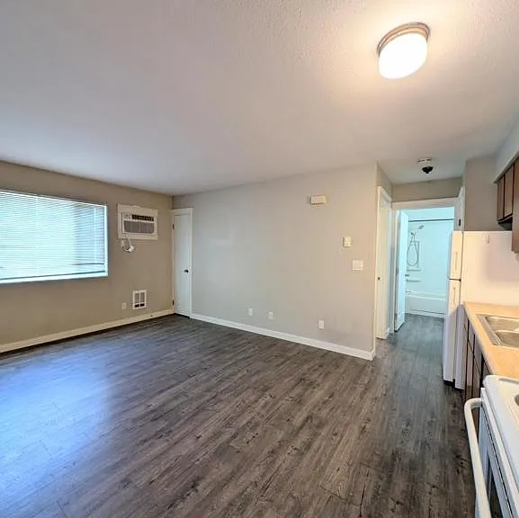 920 W Entiat Ave #C — Photo 9