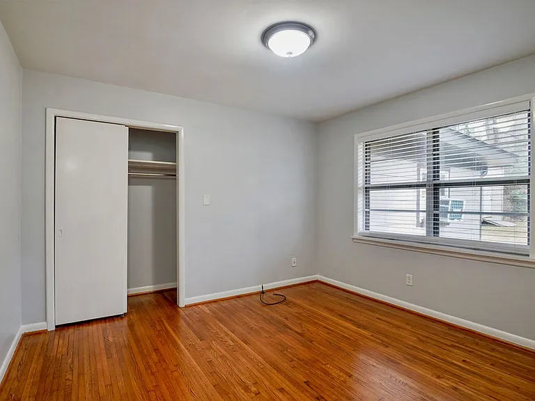 969 Oak Grove Rd — Photo 19