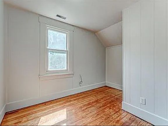 4th image of 859 Stewart St