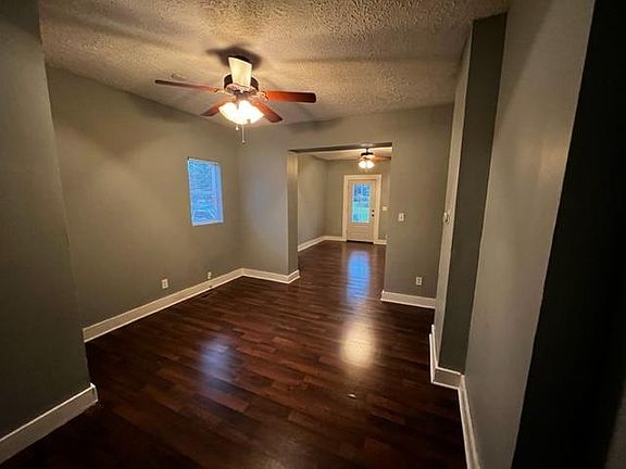 3rd image of 1542 Oak St