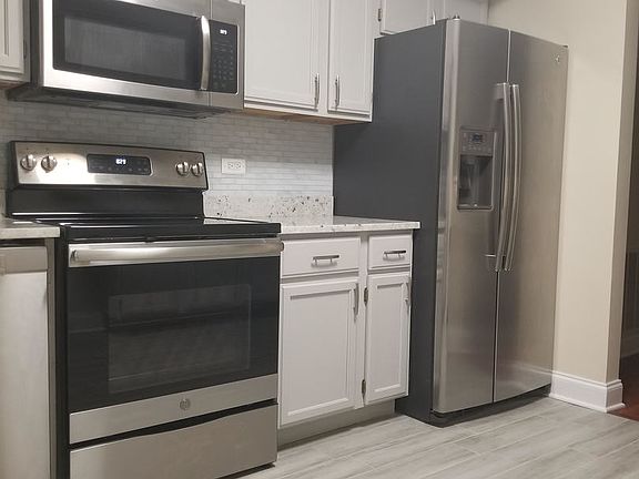 3rd image of 4166 Cove Ln APT E