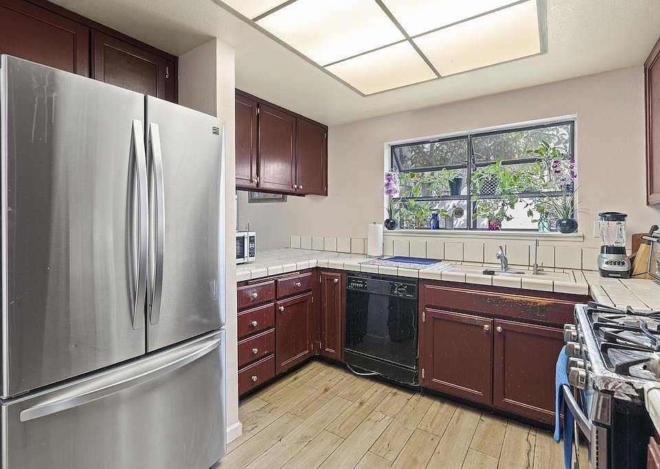 2nd image of 2527 Edgedale Ct