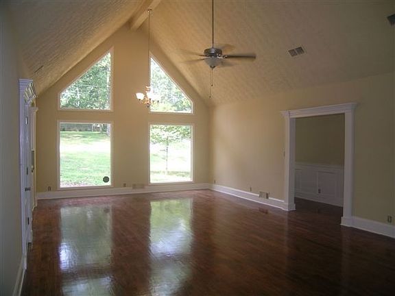 3rd image of 1313 La Mesa Dr