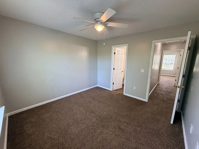 427 E Main St — Photo 9