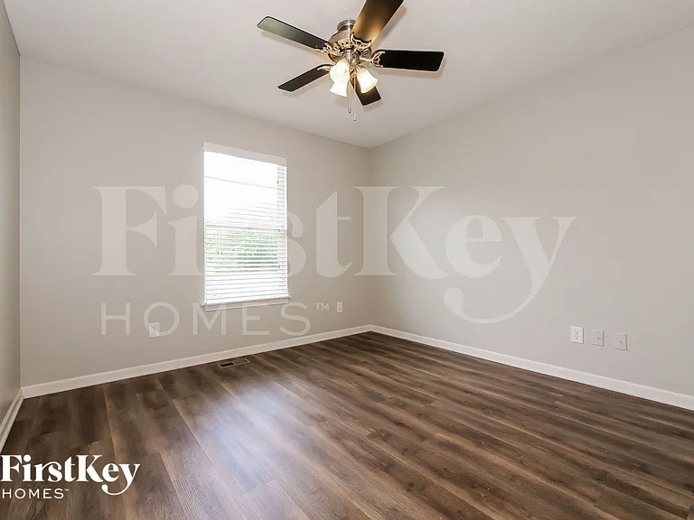 1224 N 133rd Ter — Photo 13