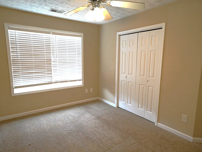 221 Alton Cir — Photo 11