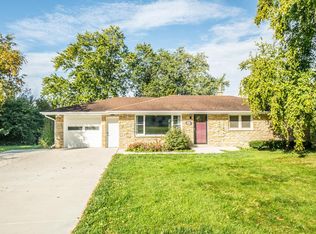 W177N8635 Lynwood Dr, Menomonee Falls, WI 53051