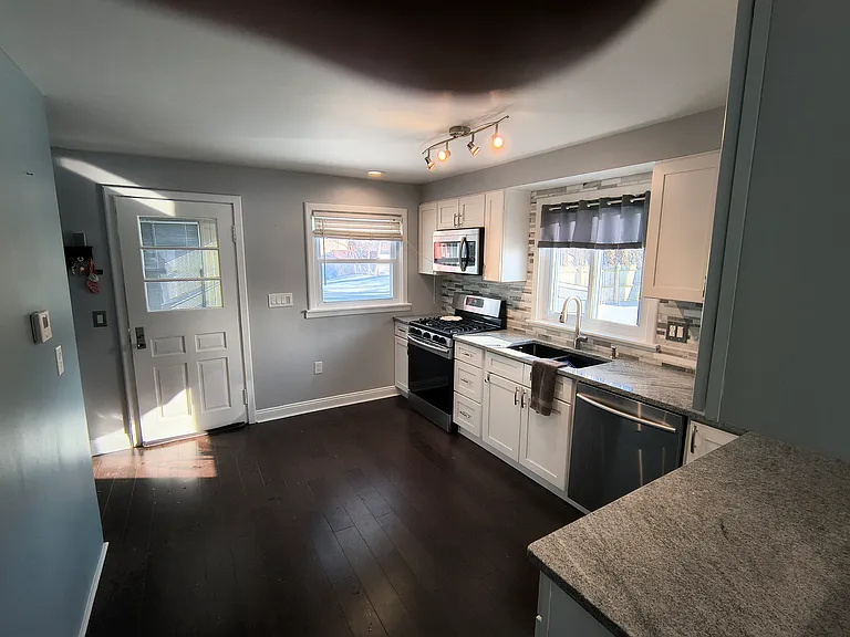 997 Edgemere Dr — Photo 13
