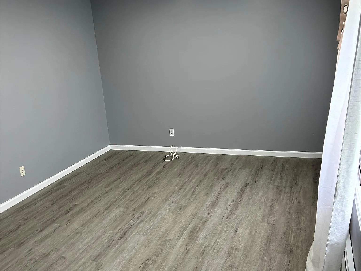 4 bed, 2.0 bath, 1152 sqft, $4,300 — Photo 3