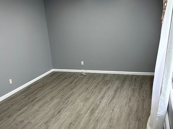 3rd image of 42 Benburb St
