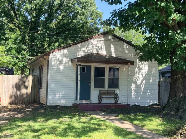 2116 Blaker Dr, Manhattan, KS 66502