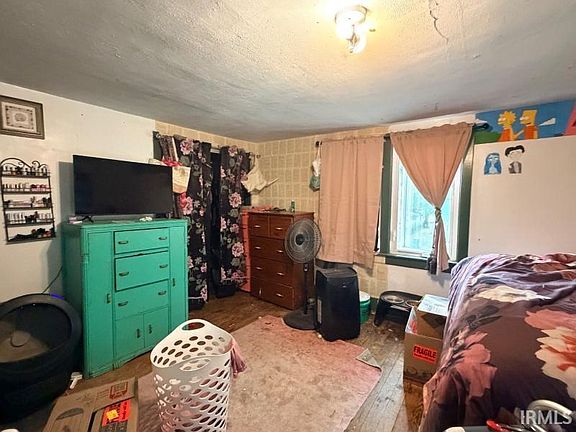 4th image of 1032 E 3rd St