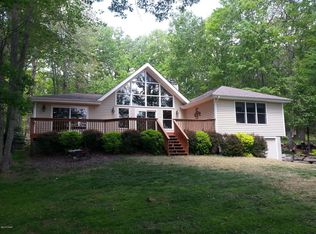152 Cherry Hill Cir, Hawley, PA 18428